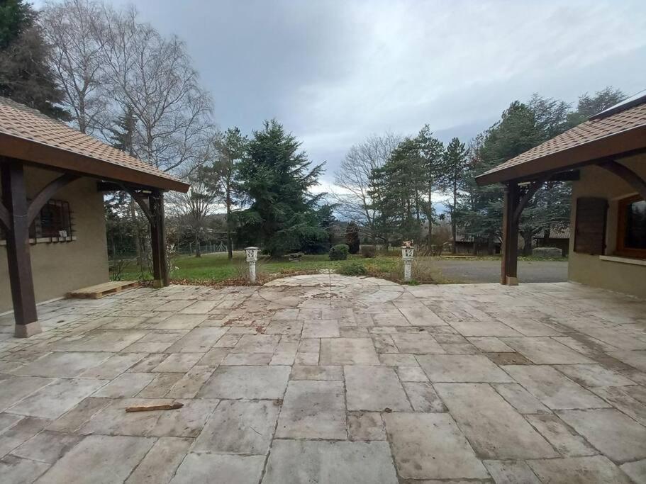 Le Domaine Lyonnais Pour Groupe Ferienhaus Violay